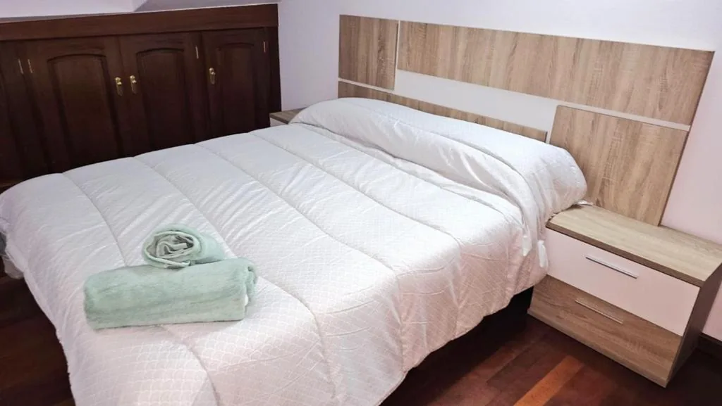 Tweepersoonskamer met gedeeld toilet — Vacansis Santiago Garcia Prieto y Romero Donallo Habitaciones Privadas