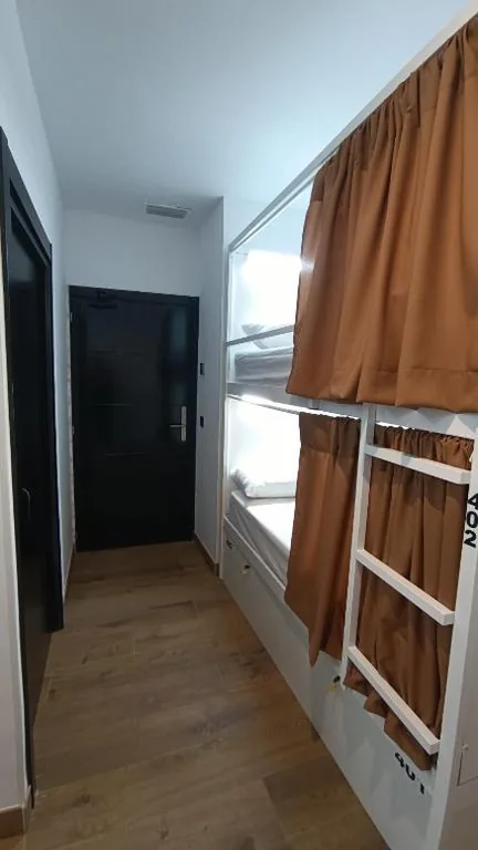 Bed in gedeelde gemengde slaapzaal met 4 bedden — VAD HOSTEL ALICANTE - Albergue Juvenil