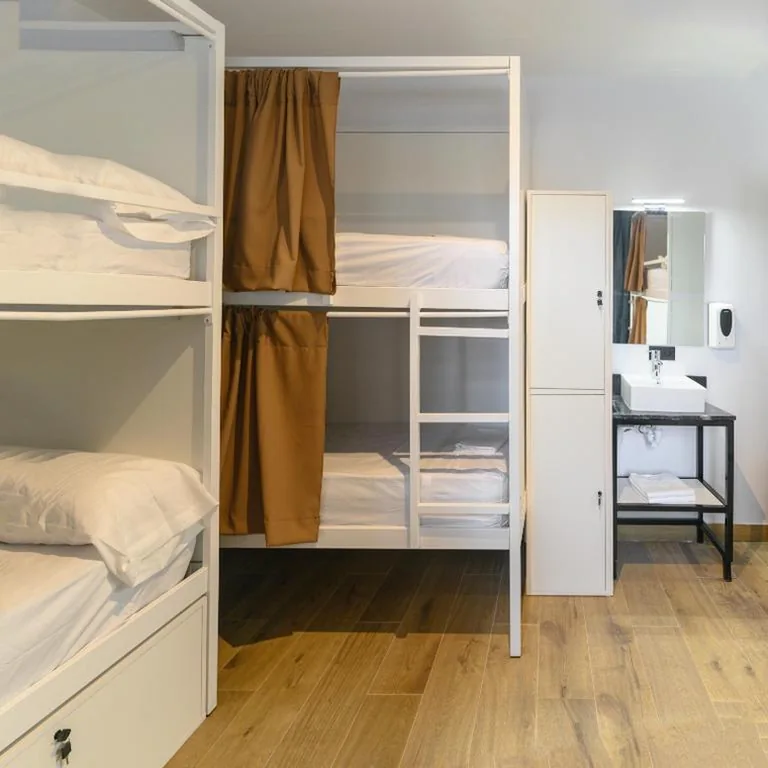 Bed in gedeelde gemengde slaapzaal met 6 bedden — VAD HOSTEL ALICANTE - Albergue Juvenil