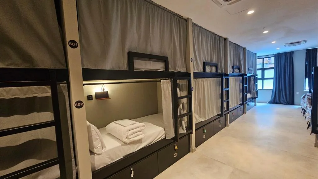 Eenpersoonsbed in gedeelde gemengde slaapzaal — VAD HOSTEL ALICANTE - Albergue Juvenil