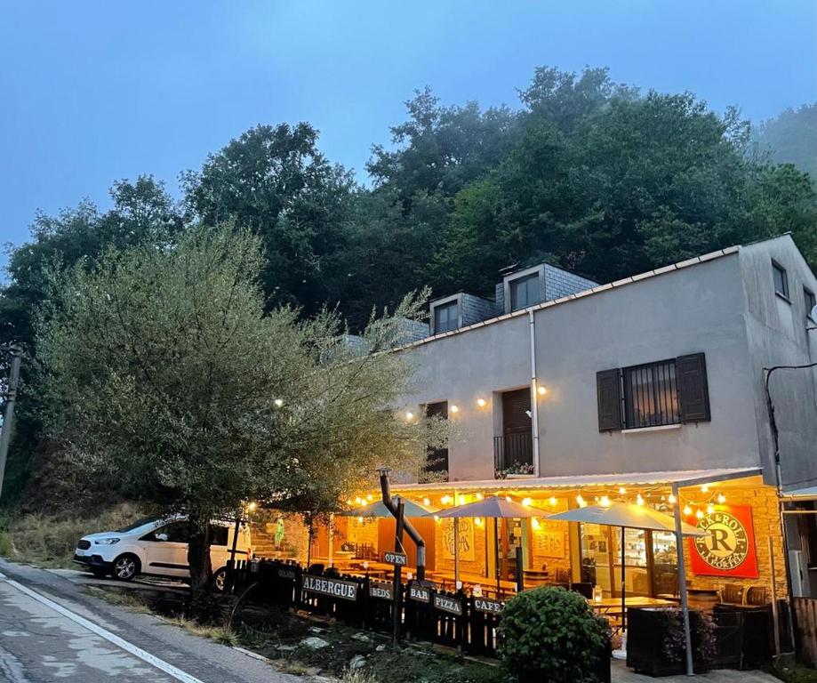 Vagabond Vieiras Beds & Communal Dinner Included Albergue LE-210