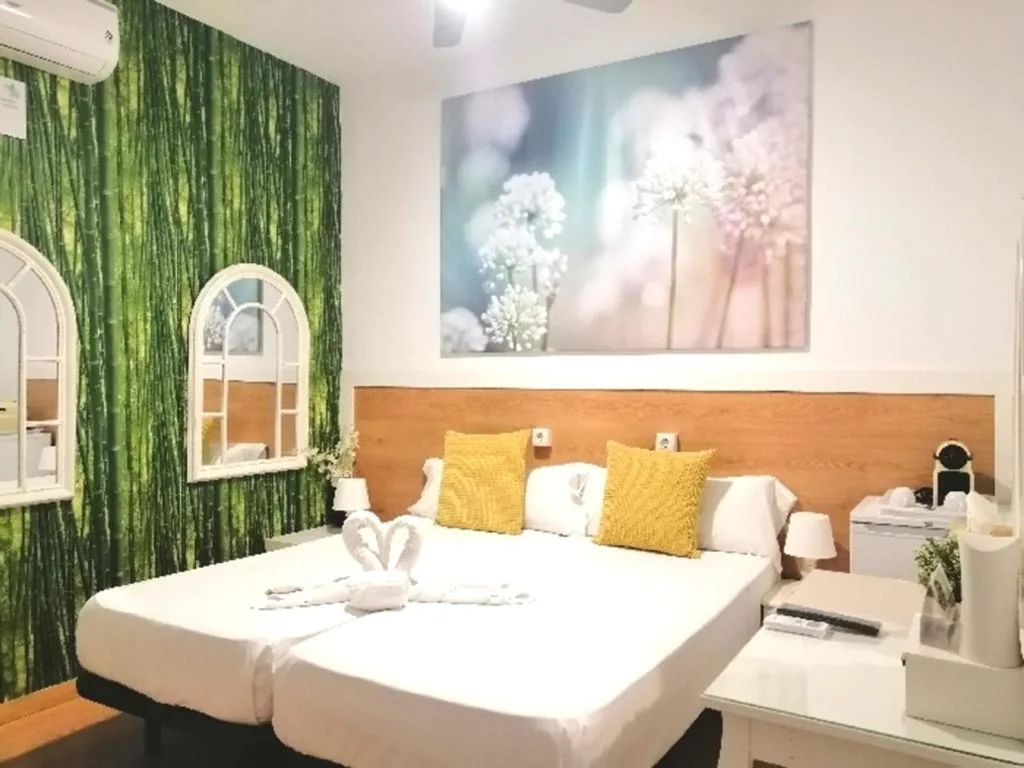 Standardzimmer mit Gemeinschaftsbad – 2 Betten — VALENCIA SUITS YOU Centro Histórico, Establecimiento Automatizado-Fast Auto Check in&Out, Solo para Adultos-Adults only
