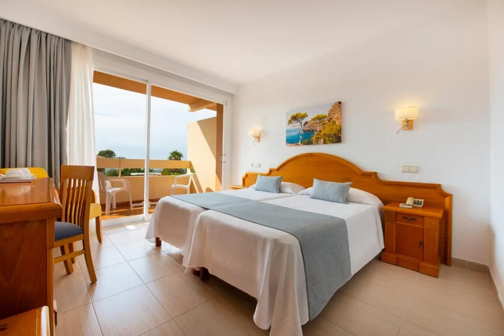 Double Room with Pool View - 2 Beds — Valentin Reina Paguera - Adults Only