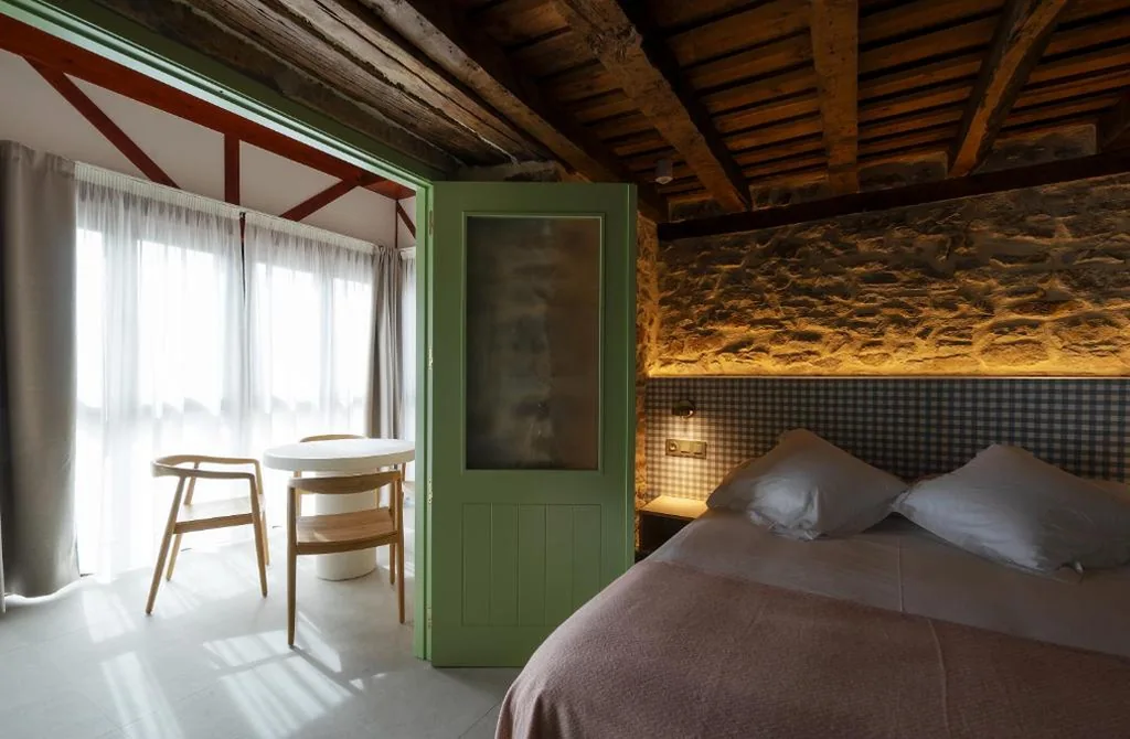 Quarto Triplo com Varanda — VALGALA Hotel Rural