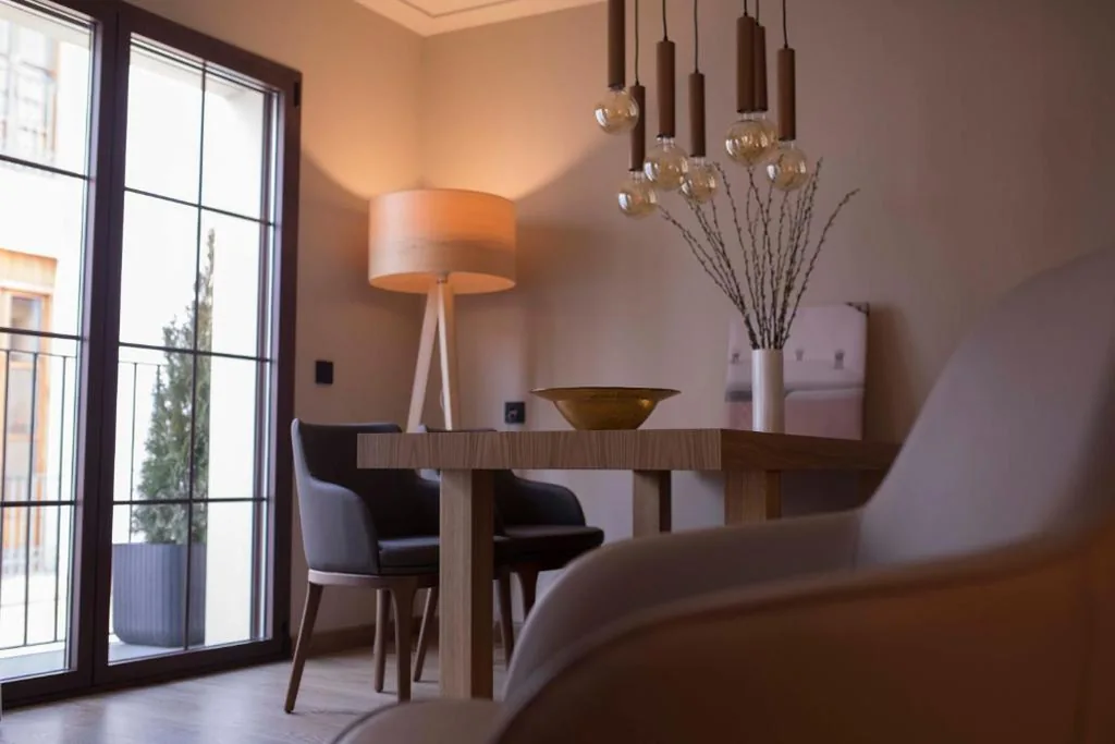 Suite con cama extragrande y bañera de hidromasaje - 2 — Vallivana Suites