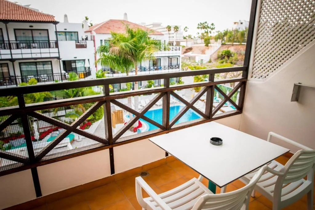 Doppelzimmer mit Poolblick — Vanilla Garden Boutique Hotel - Adults Only