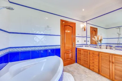 VB Goya 7BR Andalusian Villa by the marina — foto 3