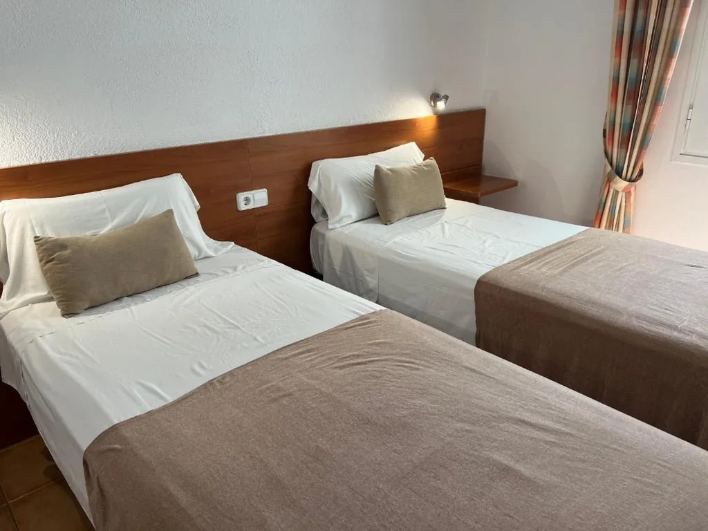 Habitación Doble - 2 camas — Vehí