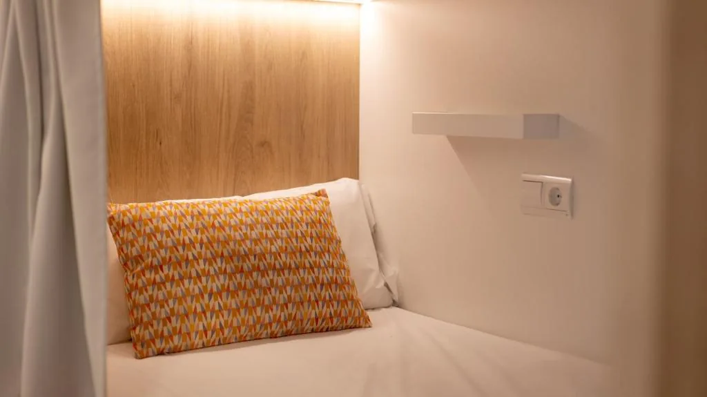 Cama em dormitório partilhado misto com 6 camas — Veranera Hostel