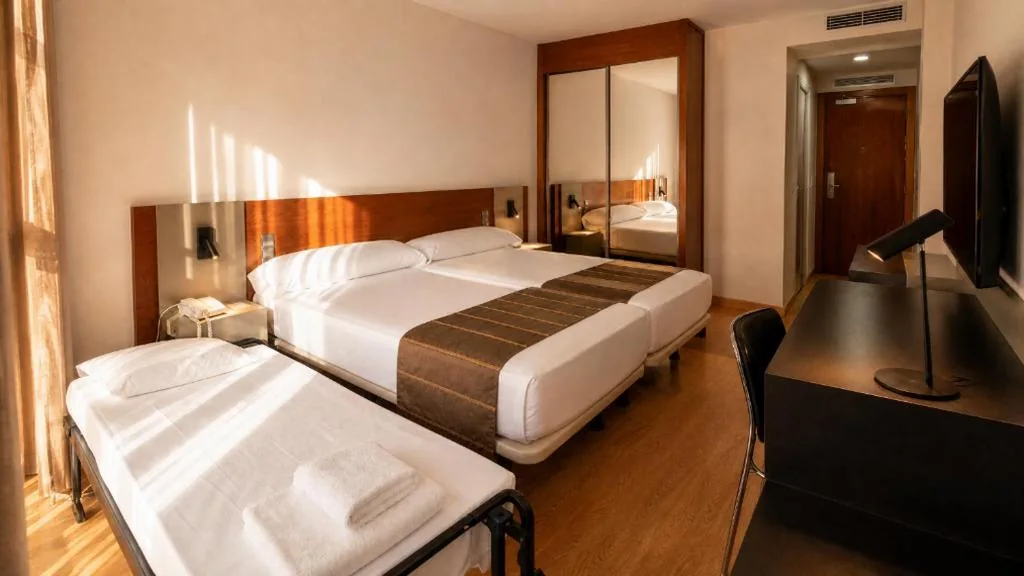 Dreibettzimmer — Vértice Indalo Almería