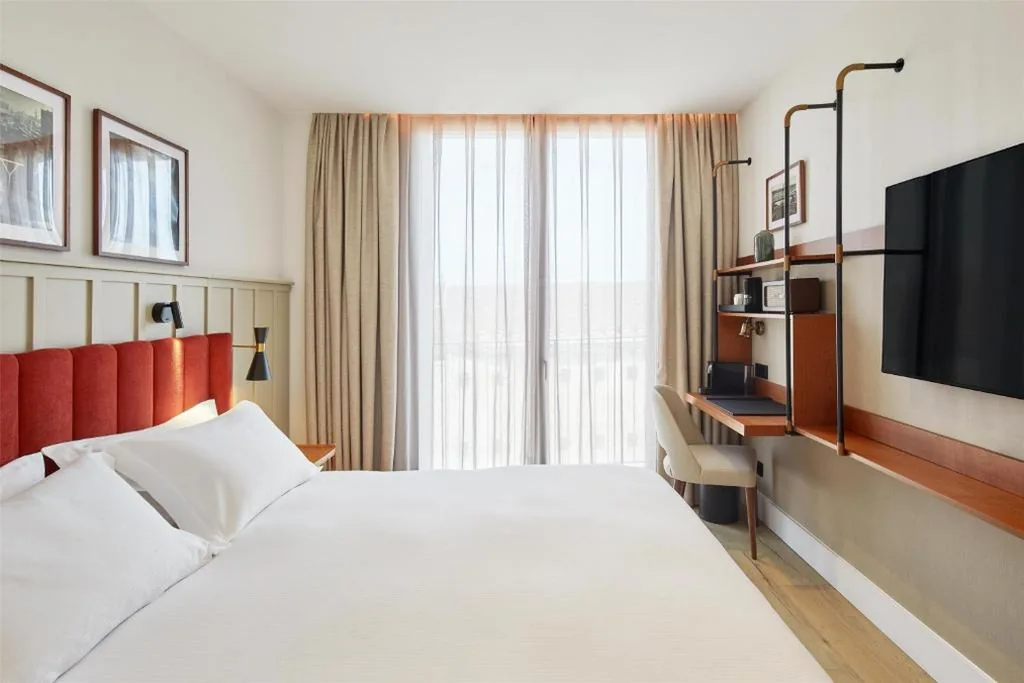 Habitaciones Comunicadas Familiares — Via Sants Hotel Barcelona, Tapestry Collection By Hilton