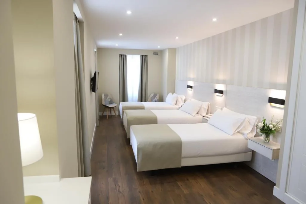 Habitación Triple — VÍA XIX