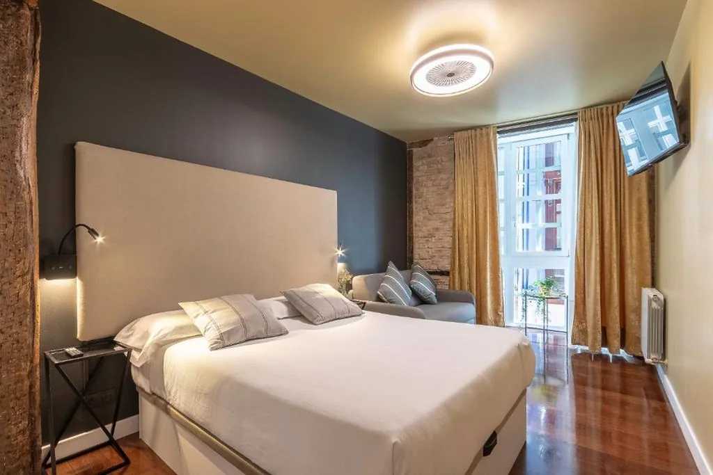 Habitación Triple con vistas al exterior — Victorooms