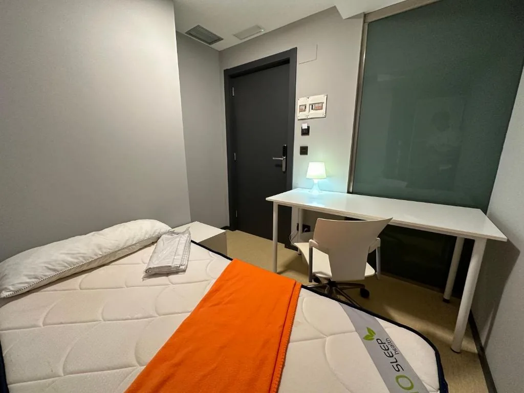 Camera singola con bagno in comune — Vigo Beds & Rooms