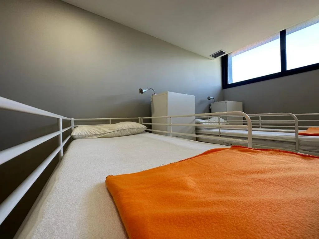 Posto letto in dormitorio misto — Vigo Beds & Rooms