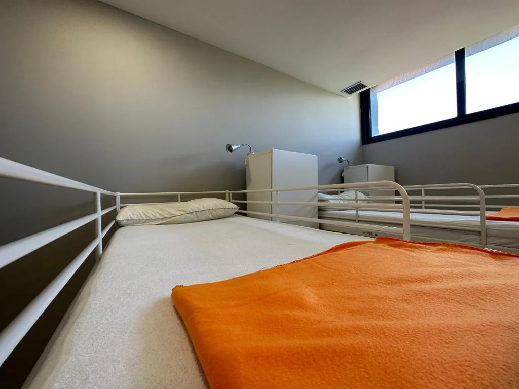 Posto letto in dormitorio misto — Vigo Beds & Rooms