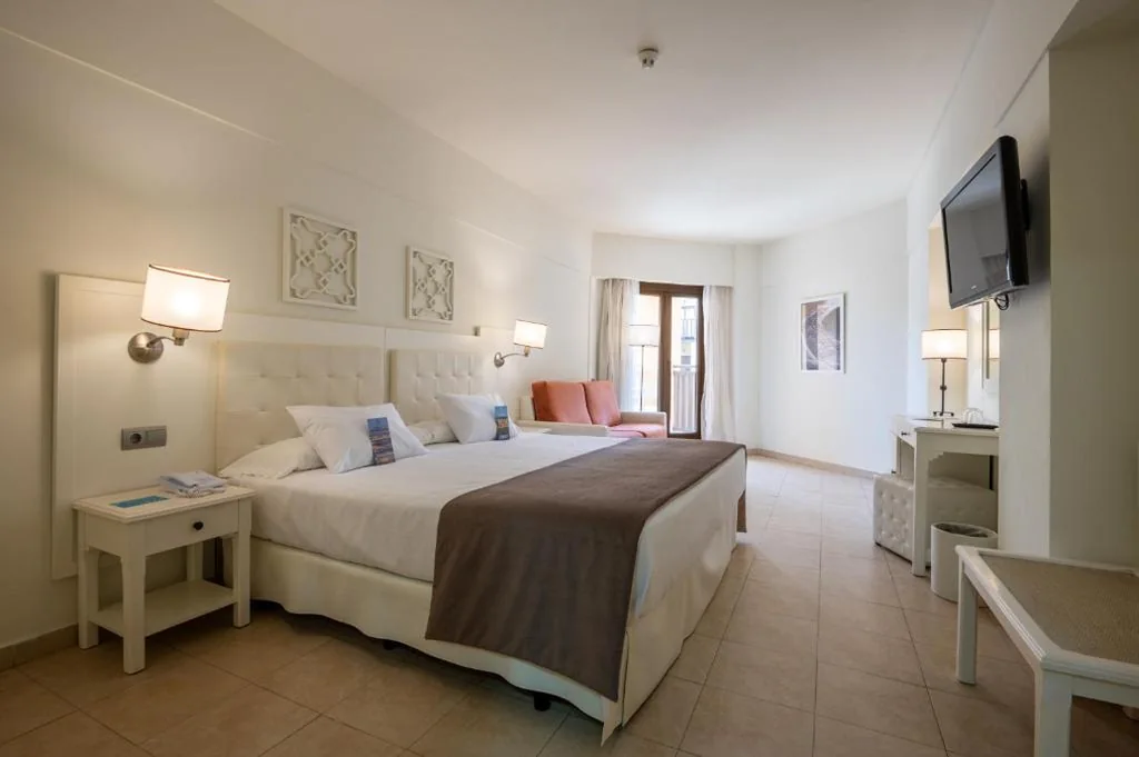 Chambre familiale avec vue latérale sur la mer — Vila Gale Isla Canela