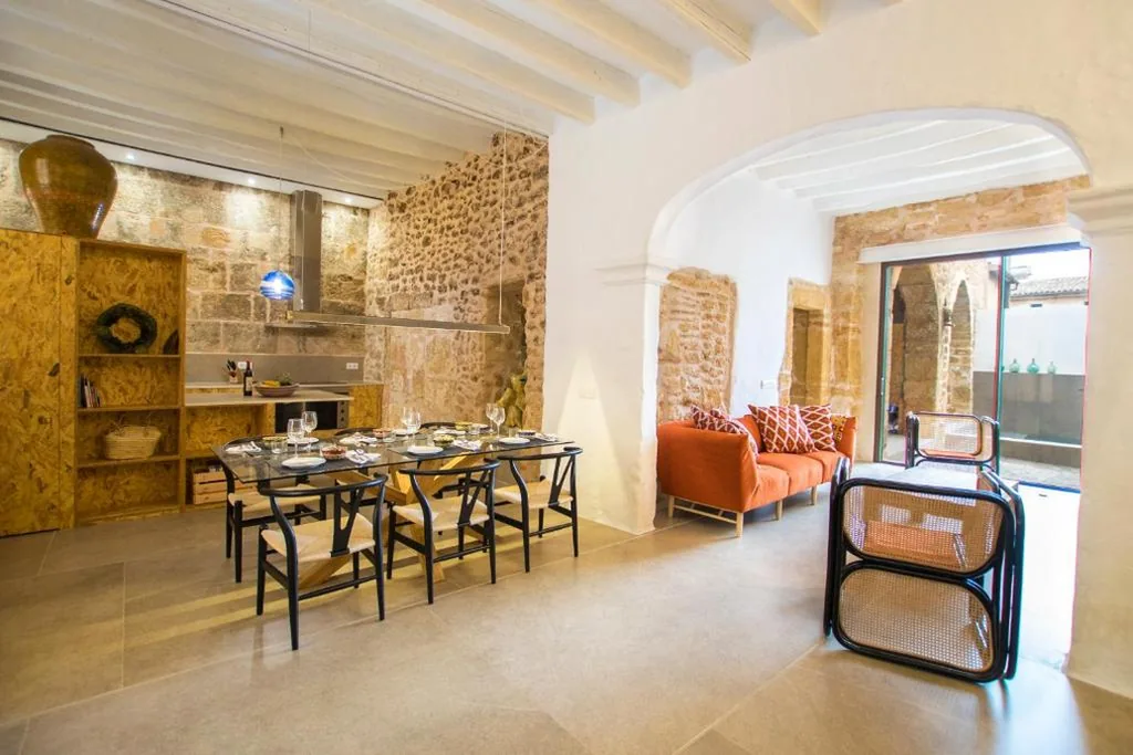 Villa con piscina privada — Vila Roja, design townhouse in Alcúdia