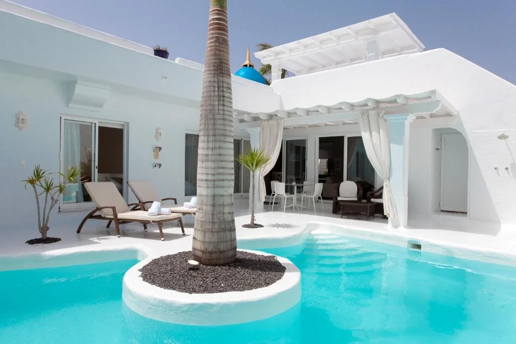 Villa con piscina privata — Villa 44
