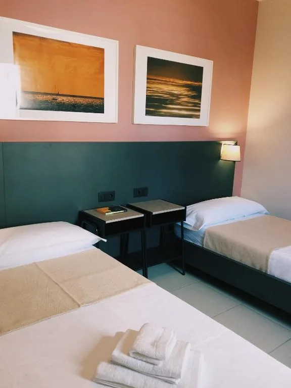 Quarto Duplo com casa de banho partilhada - 2 camas — Villa 8 Islas