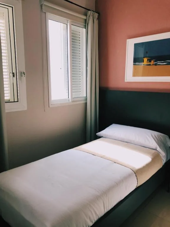 Quarto Individual com casa de banho partilhada — Villa 8 Islas