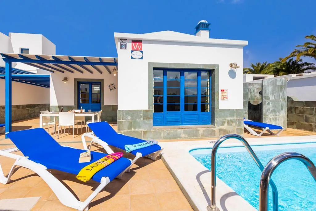 Villa — Villa Acomari