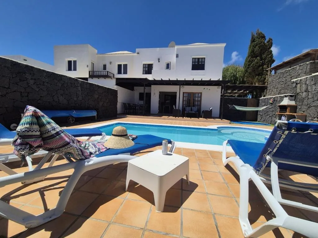 Villa — Villa Adel, Oasis de paz con piscina climatizada