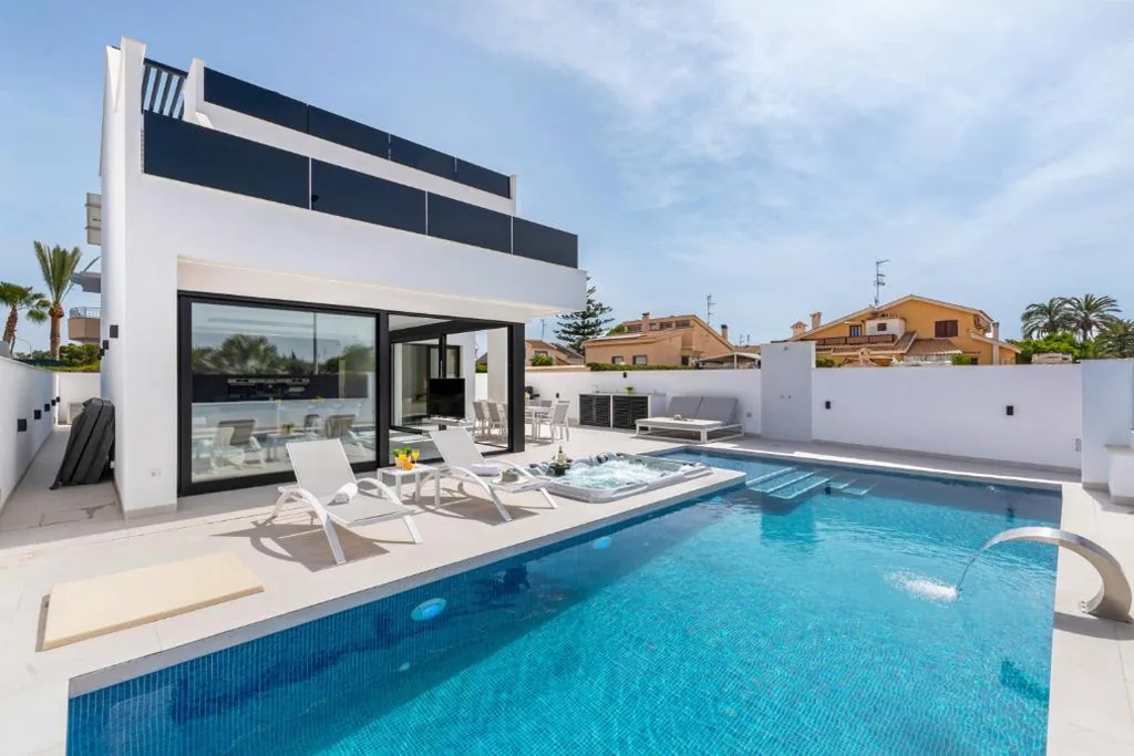 Villa Deluxe — Villa Adela