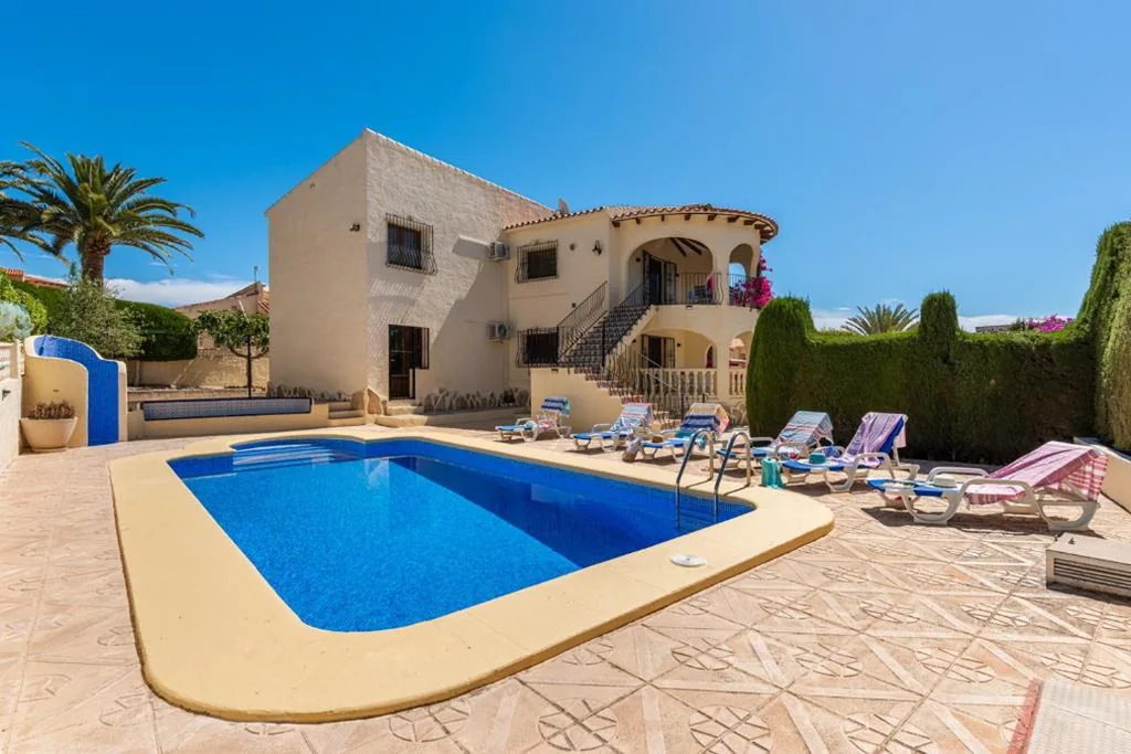 Villa con piscina privada — Villa Agudin - PlusHolidays