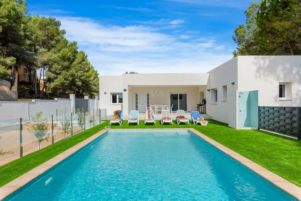 Villa with Private Pool — Villa Aiko - Plusholidays