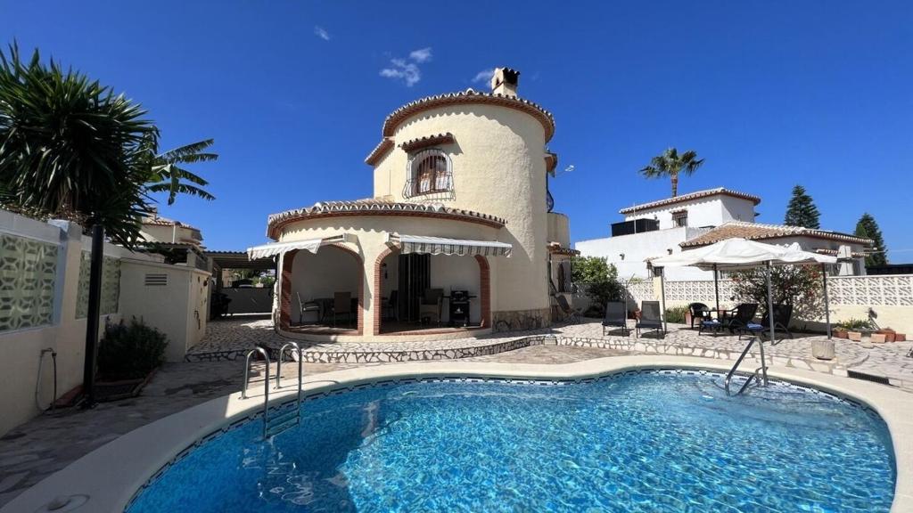 Villa al Mar, Els Poblets, Top Lage und Ausstattung, Pool, WIFI 300Mb, eigener überdachter Parkplatz, Photovoltaik Bonus, nah am Strand 500m
