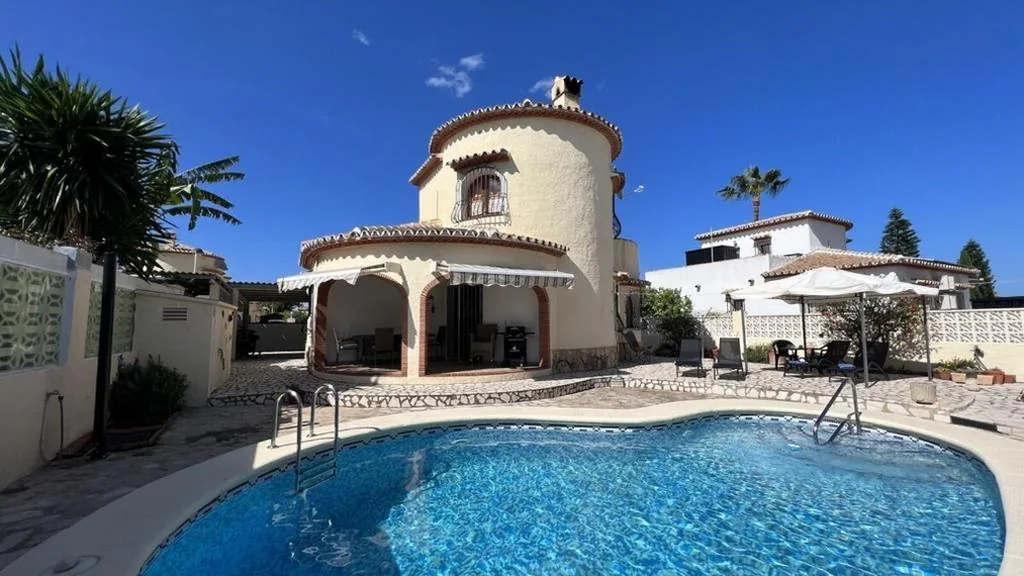 Villa met 3 slaapkamers — Villa al Mar, Els Poblets, Top Lage und Ausstattung, Pool, WIFI 300Mb, eigener überdachter Parkplatz, Photovoltaik Bonus, nah am Strand 500m