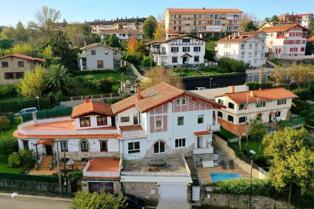 Villa — Villa Alaia