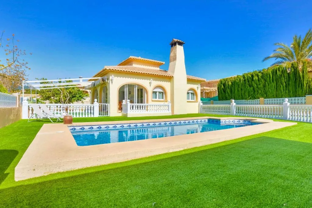 Villa Deluxe — Villa Alaska - PlusHolidays