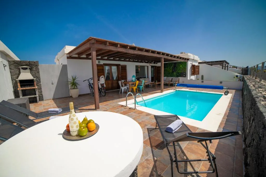 Villa mit Privatpool — Villa Alba