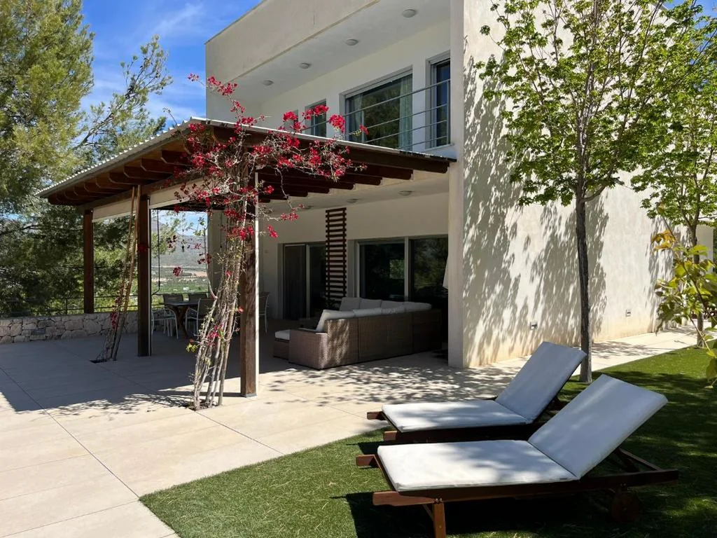 Villa Aldora. Villa con piscina en Moratalla