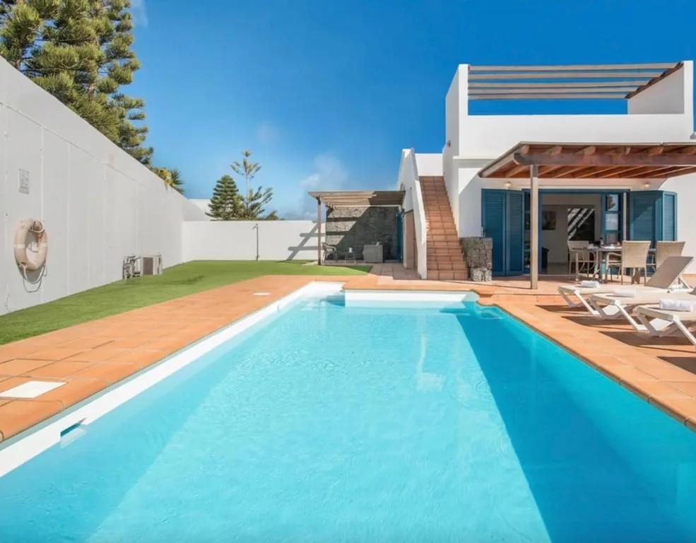 Villa — Villa Alegranza