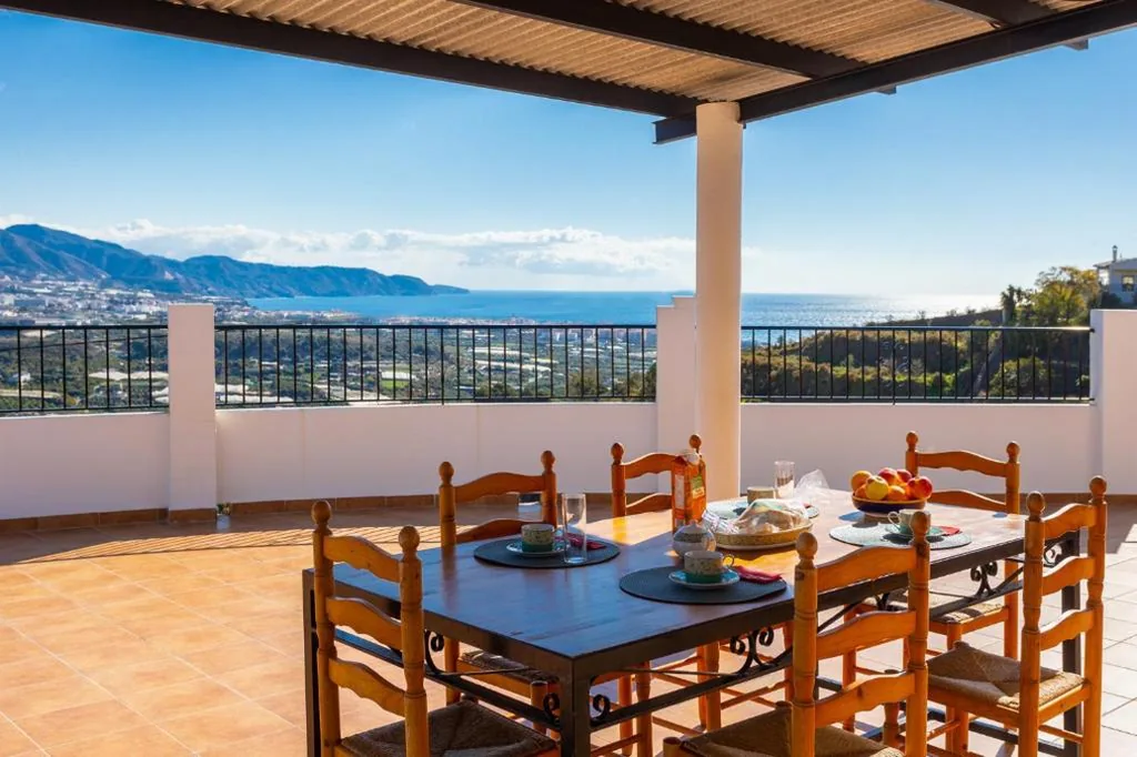 Villa — Villa Alegria