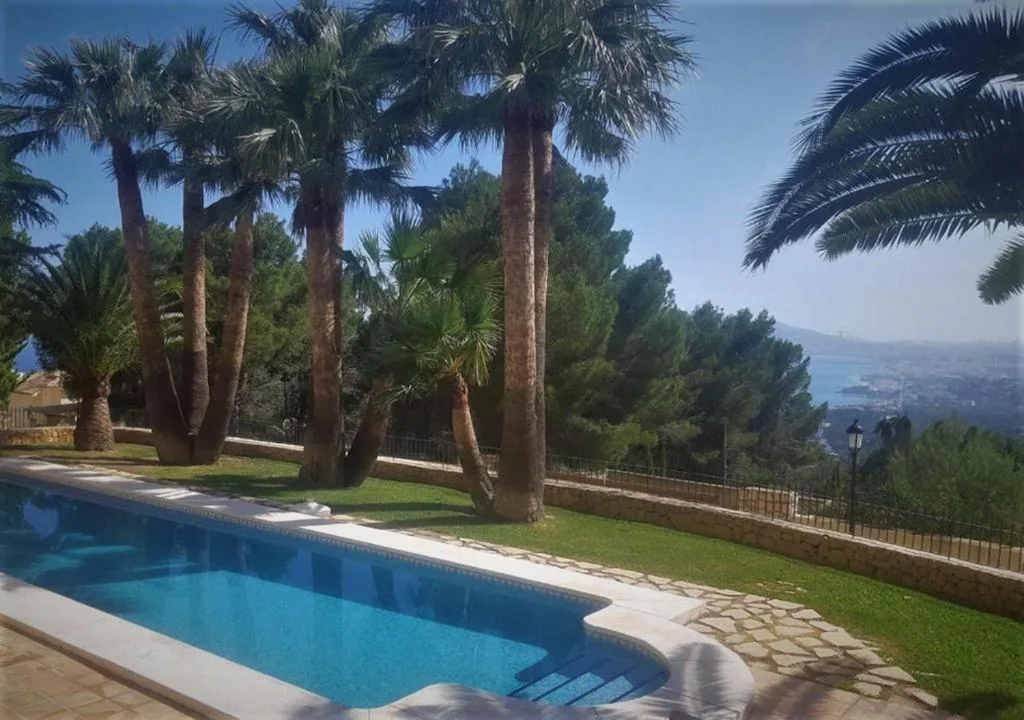 Villa con piscina privada — Villa Alemania