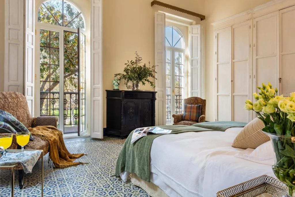 Villa Alfonso, Restored Palace House with gardens and Monuments Views