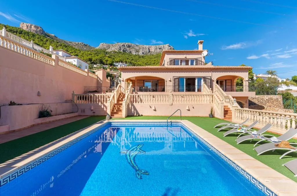 Villa con piscina privada — Villa Amanda - PlusHolidays