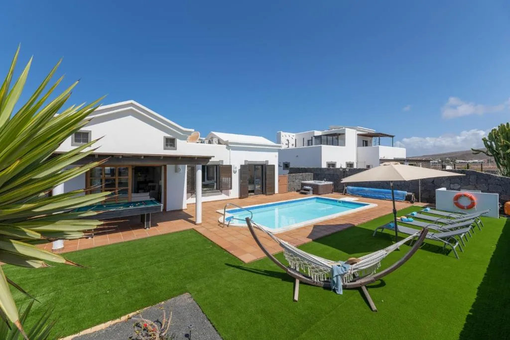Villa with Sea View — Villa Ambar Cherry