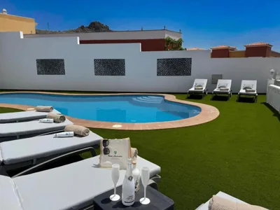 Villa Amorio a spacious modern getaway with a private heated pool & Sea Views — foto 2
