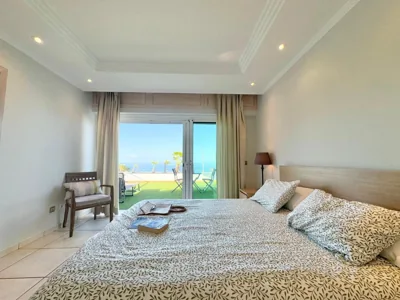 Villa Amorio a spacious modern getaway with a private heated pool & Sea Views — foto 11