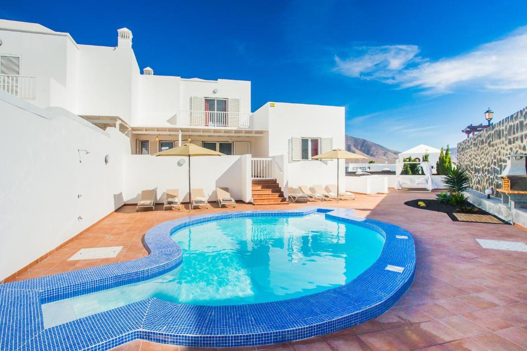 Villa Amparo gym, pool and spa