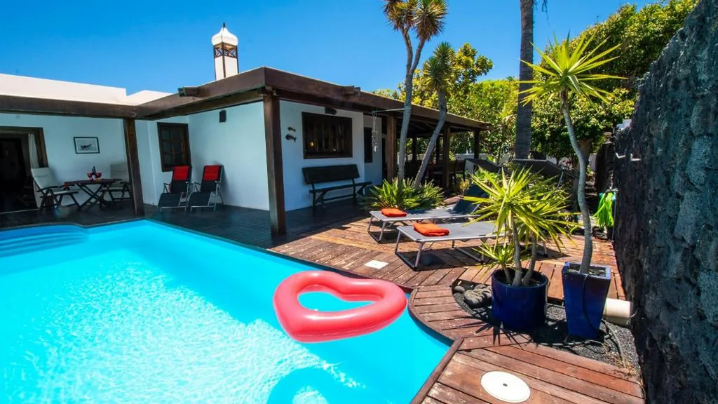 Villa — Villa Ana