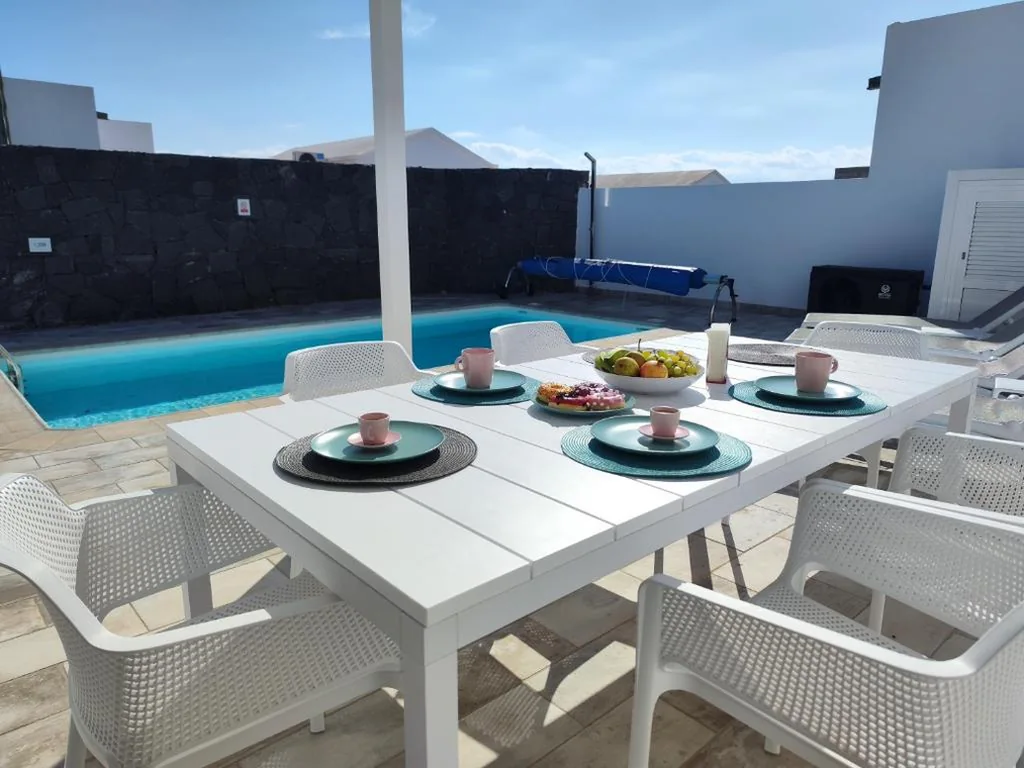 Casa con 3 camere da letto — Villa Anny piscina climatizada ideal para familia