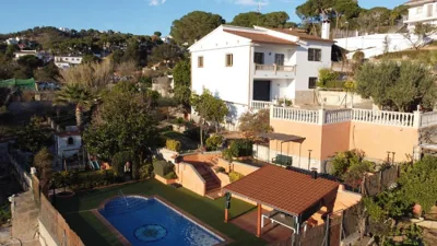 VILLA ARBUCIES with private pool — photo 7