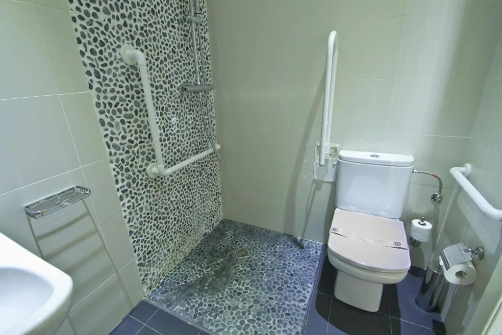 Camera doppia accessibile alle persone con disabilità - 2 letti — Villa Arce Hotel