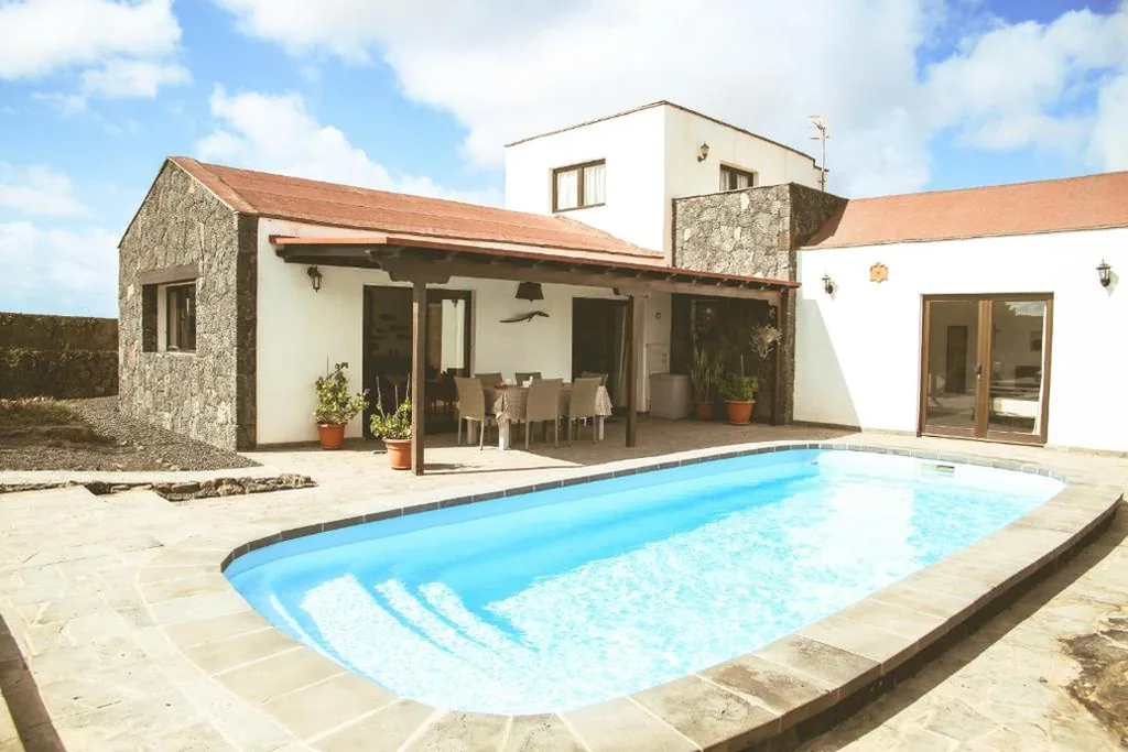 Villa con piscina privata — Villa Arriba